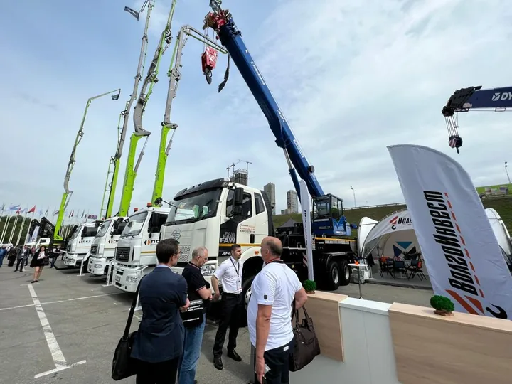 Посетители у стенда ВолгоИнвест на CTT Expo 2023