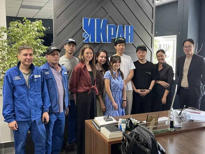 Команды DY Innovate и ИКран в офисе завода