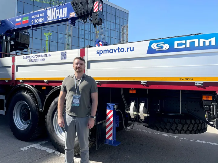 Бортовая платформа завода СПМ на автомобиле с КМУ ИКран