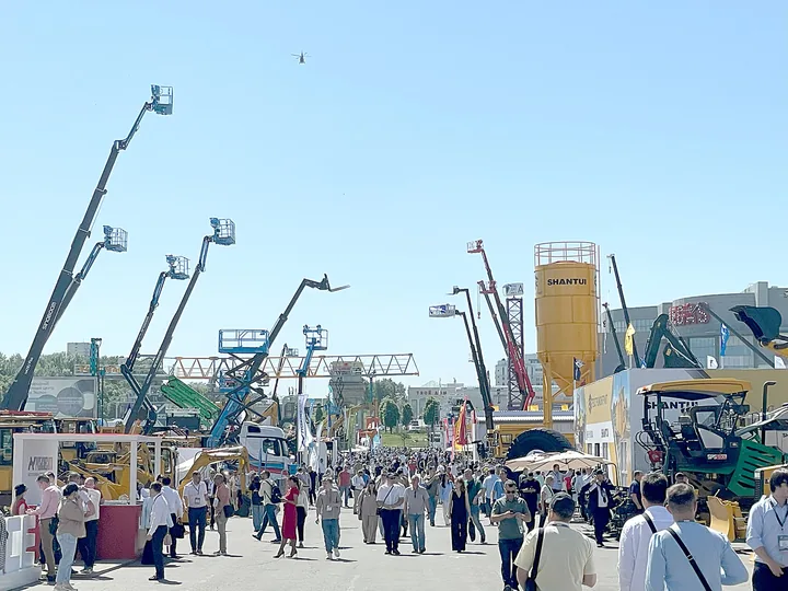 Экспозиция строительной техники на CTT Expo 2025